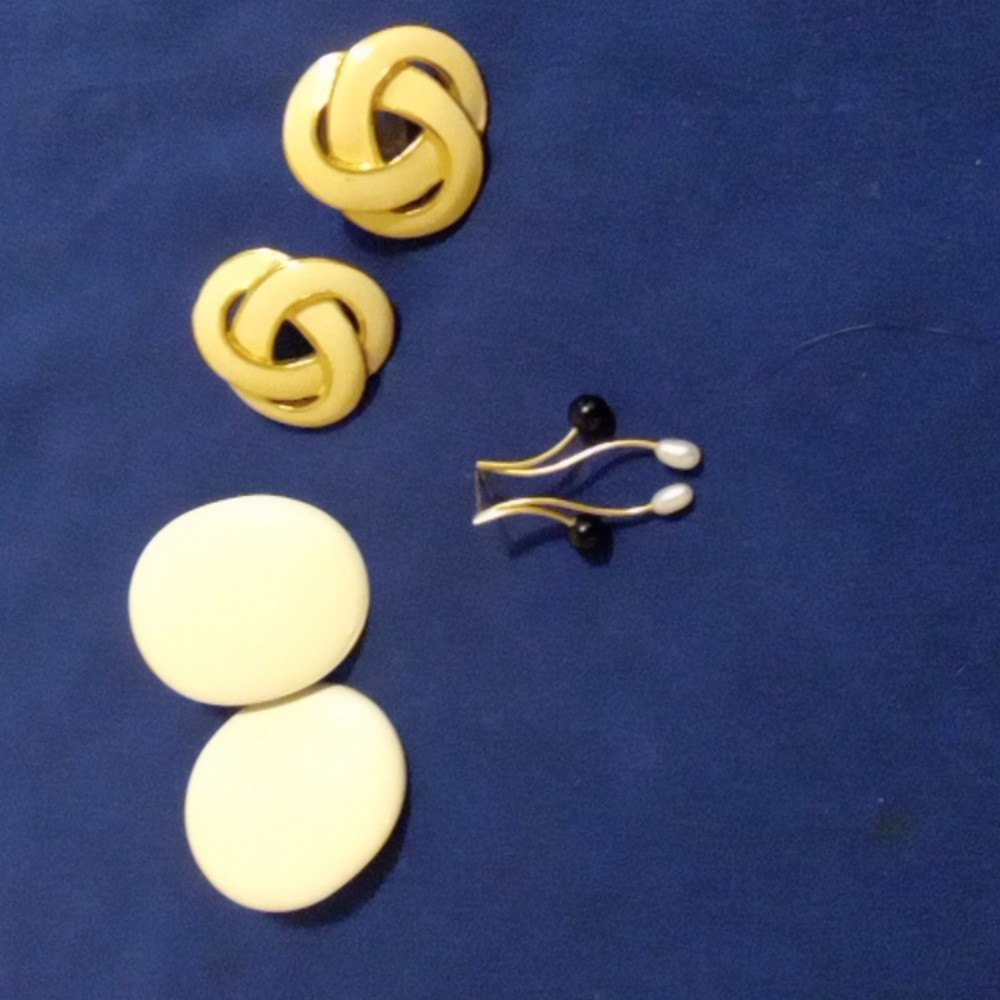 Elagent earrings